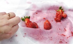 Как легко вывести пятна от ягод и фруктов с натуральных тканей