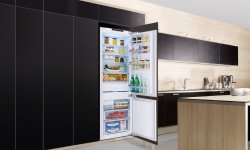 Нужен ли встроенный холодильник на кухне