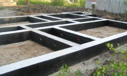 Цоколь из бетона: назначение, виды, достоинства и недостатки, возведение фундамента, утепление цоколя пенопластом