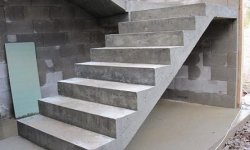 П-образные бетонные лестницы – выгодное и практичное решение для частного дома
