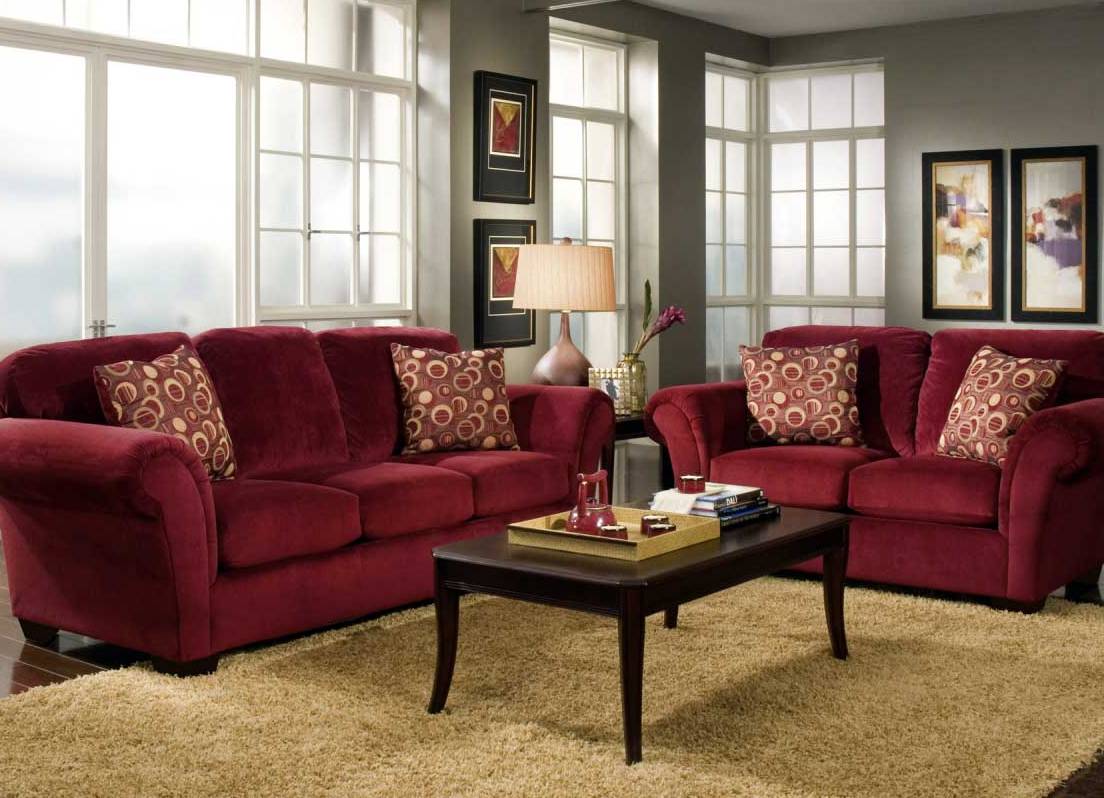 Мягкая мебель в бордовом цвете
